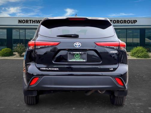 Midnight Black Metallic 2021 Toyota Highlander Hybrid LE