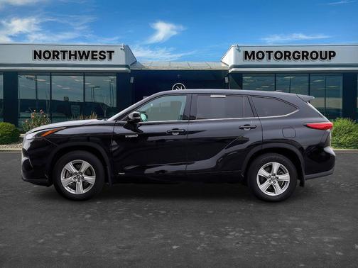 Midnight Black Metallic 2021 Toyota Highlander Hybrid LE