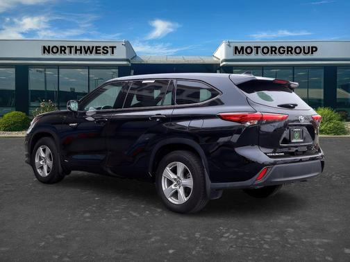 Midnight Black Metallic 2021 Toyota Highlander Hybrid LE