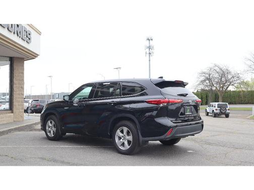 Midnight Black Metallic 2021 Toyota Highlander Hybrid LE