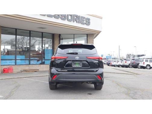 Midnight Black Metallic 2021 Toyota Highlander Hybrid LE