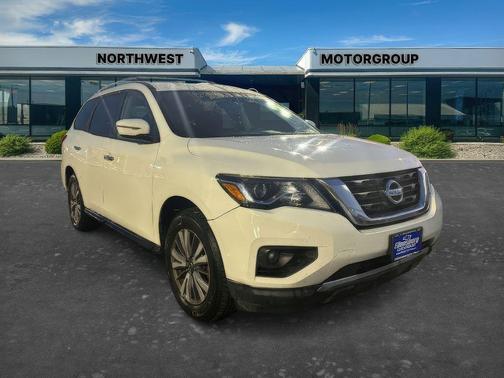 2017 Nissan Pathfinder SV