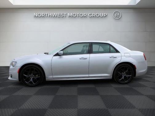 2022 Chrysler 300 Touring