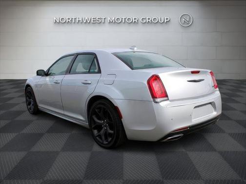2022 Chrysler 300 Touring