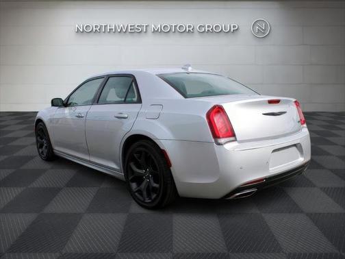 2022 Chrysler 300 Touring