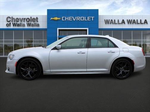 2022 Chrysler 300 Touring