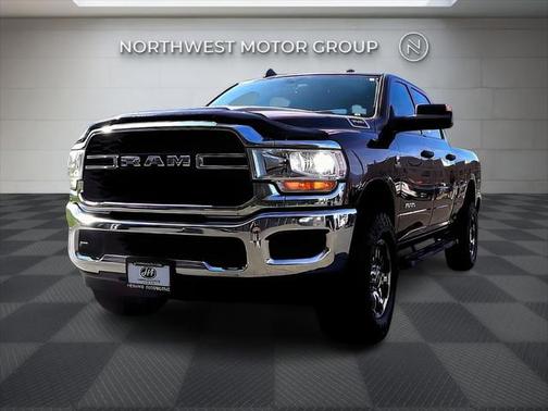 2020 RAM 3500 Tradesman Crew Cab 4x4 6'4' Box