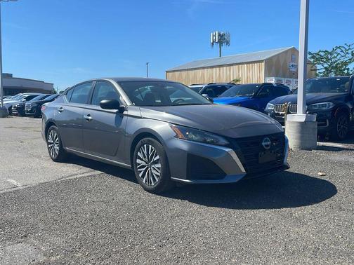 Gun Metallic 2025 Nissan Altima SV FWD