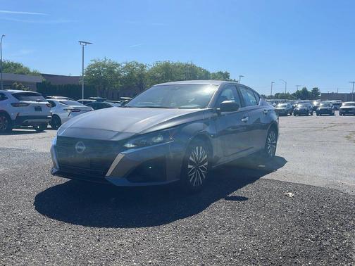 Gun Metallic 2025 Nissan Altima SV FWD