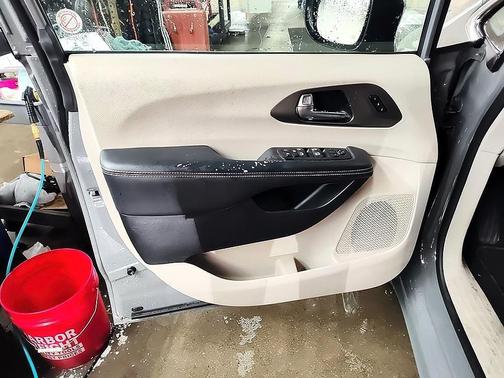 Ceramic Gray Clearcoat 2023 Chrysler Pacifica Touring L