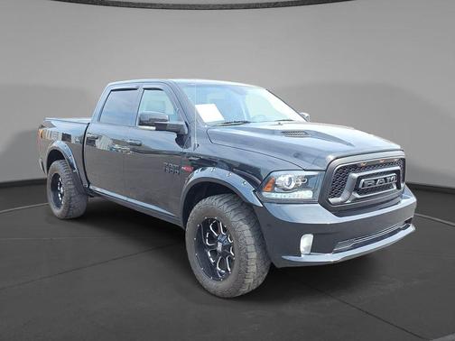 Brilliant Black Crystal Pearl 2018 RAM 1500 Sport