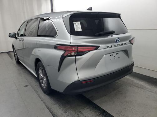 2021 Toyota Sienna LE