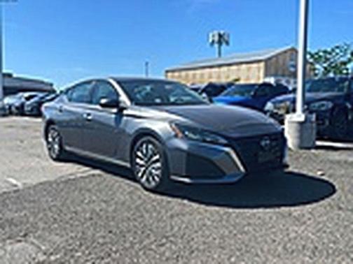 Gun Metallic 2025 Nissan Altima SV FWD