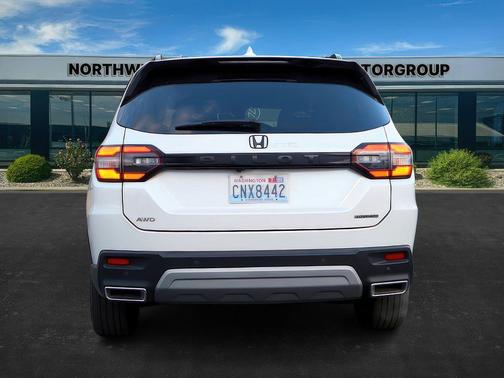 2025 Honda Pilot Touring 8-Passenger