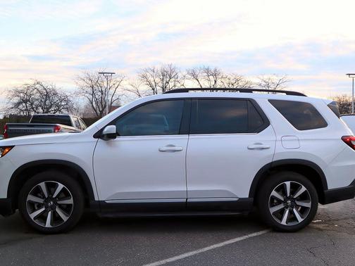2025 Honda Pilot Touring 8-Passenger