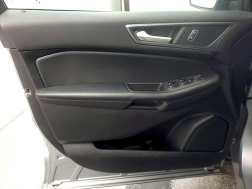 ICONIC SILVER 2022 Ford Edge SE