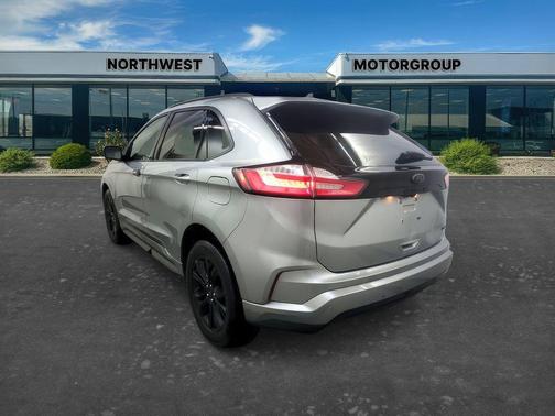 ICONIC SILVER 2022 Ford Edge SE