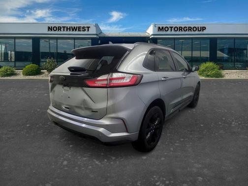 ICONIC SILVER 2022 Ford Edge SE