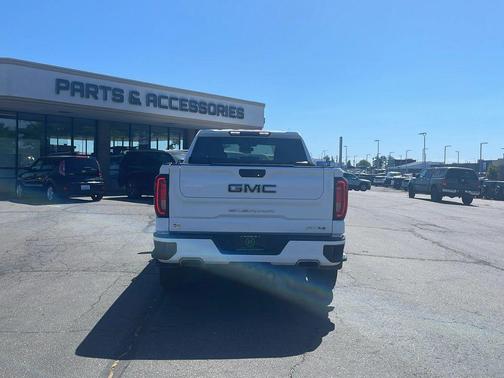 Summit White 2021 GMC Sierra 1500 AT4