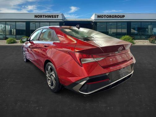 2025 Hyundai ELANTRA SEL