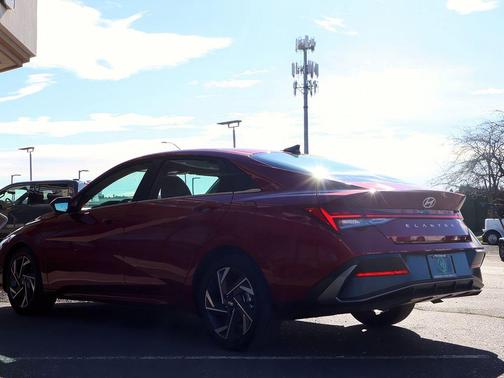 2025 Hyundai ELANTRA SEL