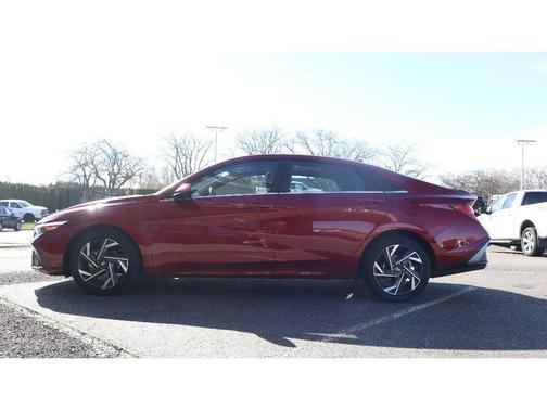 2025 Hyundai ELANTRA SEL