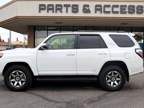 2024 Toyota 4Runner TRD Off Road