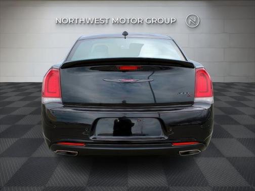 2022 Chrysler 300 S