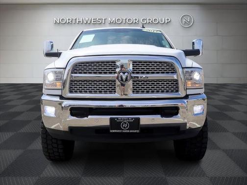 2017 RAM 2500 Laramie Crew Cab 4x4 6'4' Box