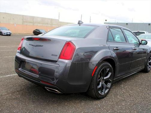 2022 Chrysler 300 Touring