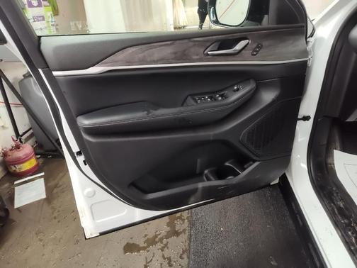 Bright White 2023 Jeep Grand Cherokee Limited