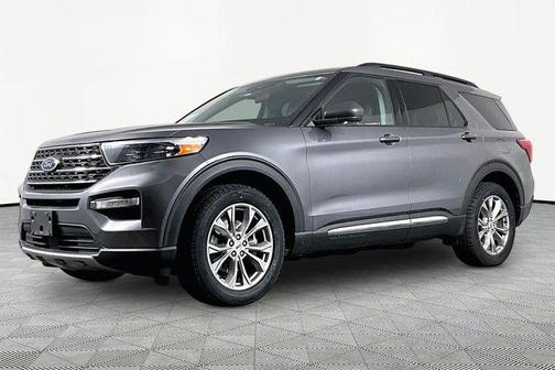 Gray Metallic 2022 Ford Explorer XLT