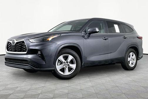 Magnetic Gray Metallic 2025 Toyota Highlander LE