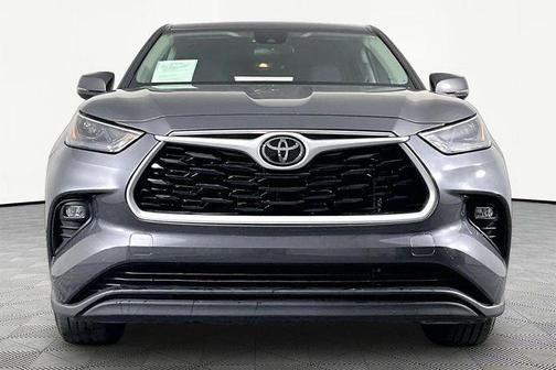 Magnetic Gray Metallic 2025 Toyota Highlander LE