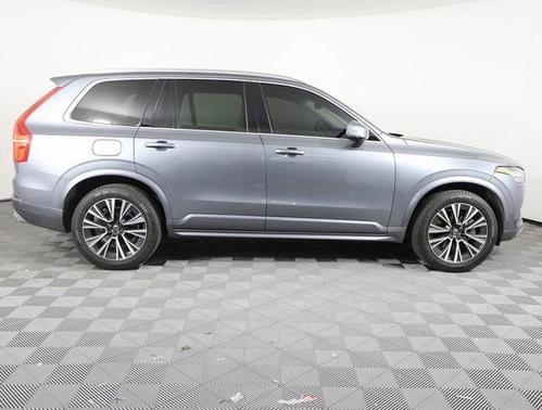 2020 Volvo XC90 T6 Momentum