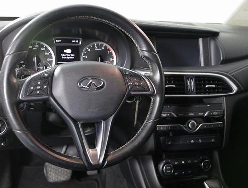 2017 INFINITI QX30 Luxury