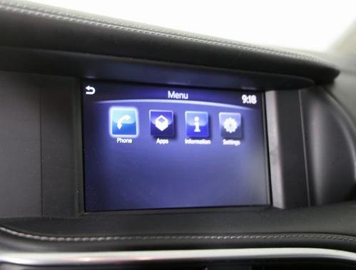 2017 INFINITI QX30 Luxury