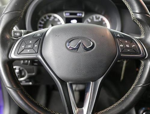 2017 INFINITI QX30 Luxury