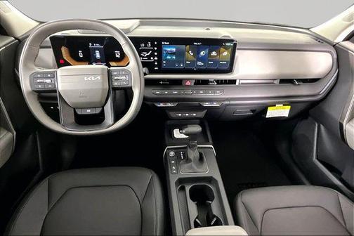 Green 2027 Kia Seltos EX