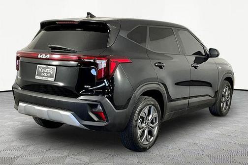 Fusion Black 2024 Kia Seltos LX