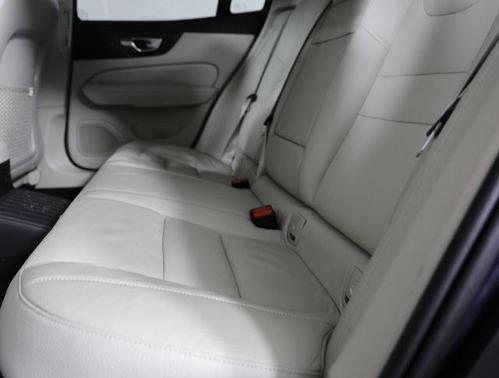 2022 Volvo S60 Recharge Plug-In Hybrid T8 R-Design Expression