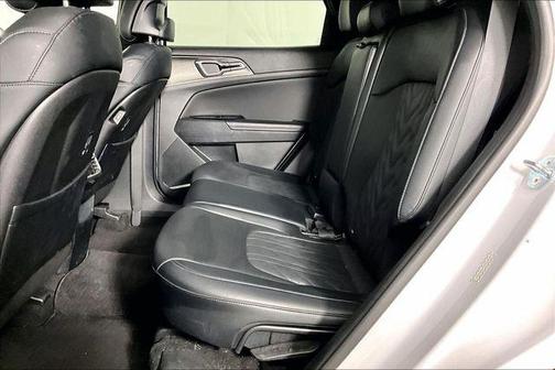 Glacial White Pearl 2023 Kia Sportage X-Line