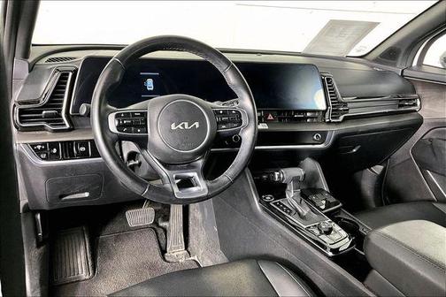 Glacial White Pearl 2023 Kia Sportage X-Line
