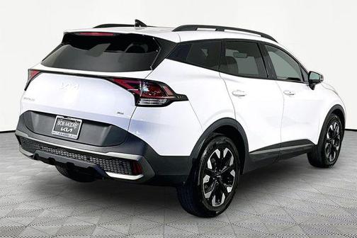 Glacial White Pearl 2023 Kia Sportage X-Line