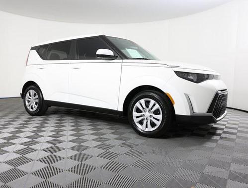 Snow White Pearl 2024 Kia Soul LX