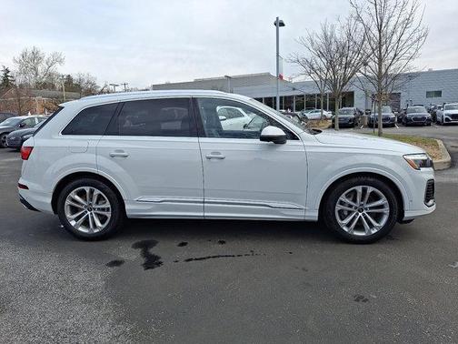 2025 Audi Q7 55 Premium Plus