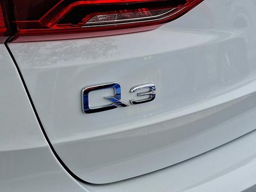 2024 Audi Q3 45 S line Premium