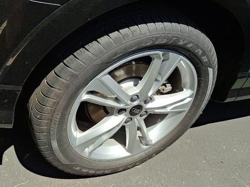 2024 Audi Q3 45 S line Premium
