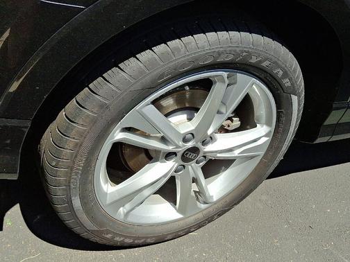 2024 Audi Q3 45 S line Premium