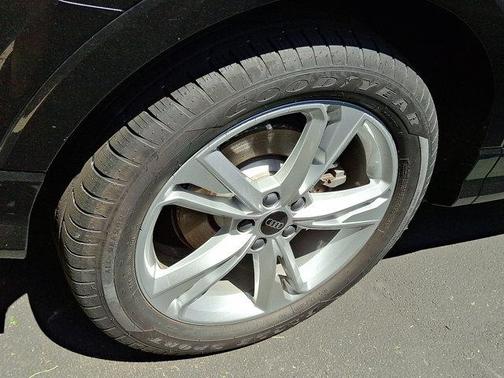 2024 Audi Q3 45 S line Premium